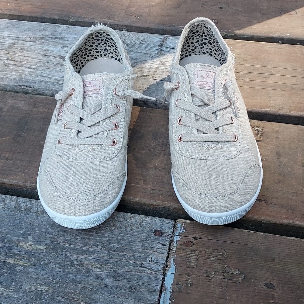 BOBS from SKECHERS Woman Size: 8 NWT